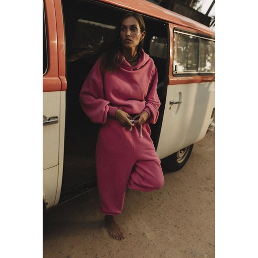 Charming Affection Joggers - Deep Pink ze sklepu Surf Inc w kategorii Spodnie damskie - zdjęcie 187565933
