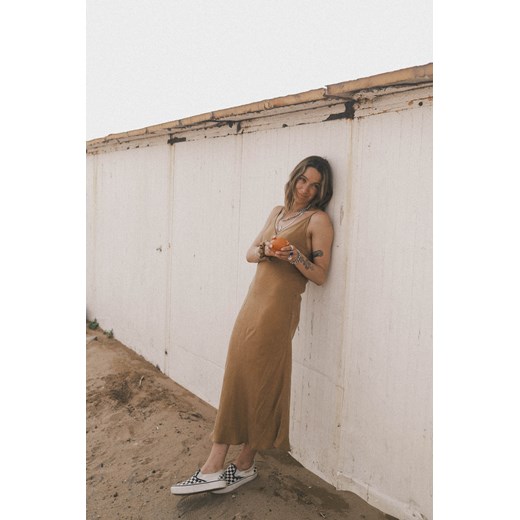 Midi Twisted Dress - Golden Haze ze sklepu Surf Inc w kategorii Sukienki - zdjęcie 187566671