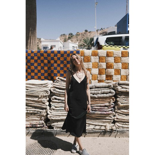 Midi Twisted Dress - Space Black ze sklepu Surf Inc w kategorii Sukienki - zdjęcie 187566680