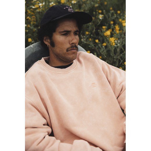 SRF Core Sweat - Peach Fuzz ze sklepu Surf Inc w kategorii Bluzy męskie - zdjęcie 187567084