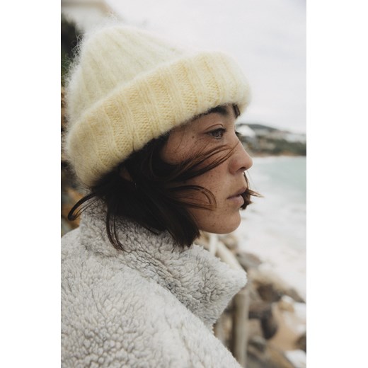 Olivia Beanie - Mellow Yellow ze sklepu Surf Inc w kategorii Czapki zimowe damskie - zdjęcie 187567201