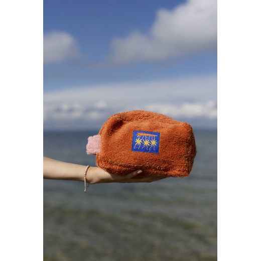 Frotte Travel Pouch - Burnt Orange ze sklepu Surf Inc w kategorii Kosmetyczki damskie - zdjęcie 187568304