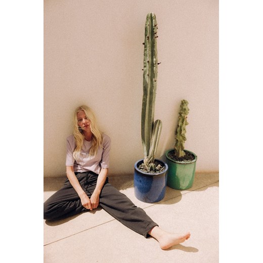 Slouchy Joggers - Acid Black ze sklepu Surf Inc w kategorii Spodnie damskie - zdjęcie 187568883