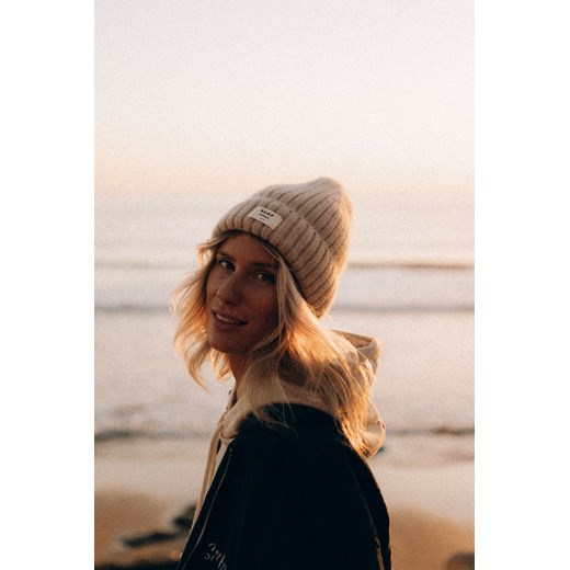 Rib Fluffy Beanie - Cookie ze sklepu Surf Inc w kategorii Czapki zimowe damskie - zdjęcie 187569901