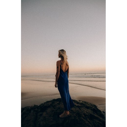 Twisted Ankle Dress - Royal Blue ze sklepu Surf Inc w kategorii Sukienki - zdjęcie 187569923