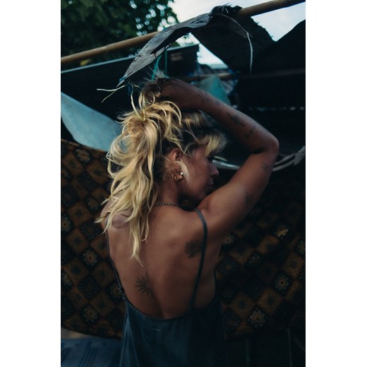 Mini Cupro Dress - Stone Grey ze sklepu Surf Inc w kategorii Sukienki - zdjęcie 187570242