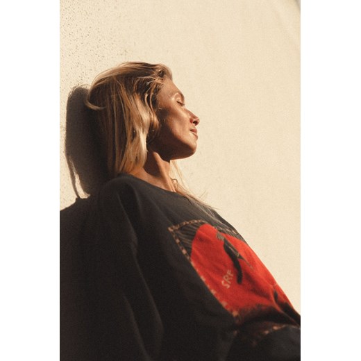 Too Good To Be True Box Tee - Acid Black ze sklepu Surf Inc w kategorii Bluzki damskie - zdjęcie 187571804