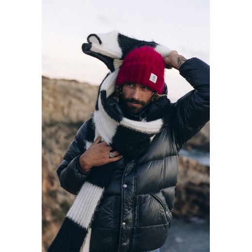 Olivia SRF Beanie - Crimson Crush ze sklepu Surf Inc w kategorii Czapki zimowe męskie - zdjęcie 187571902