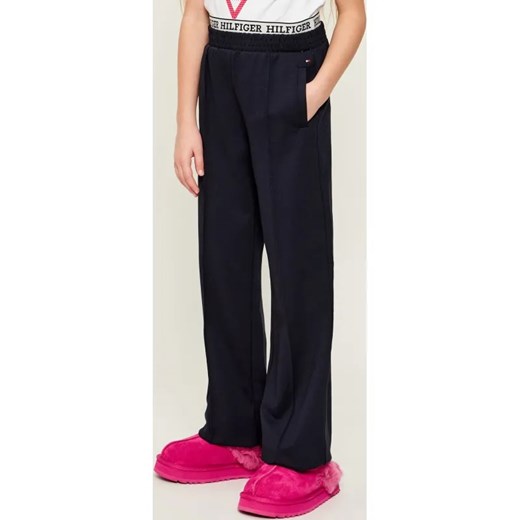 Tommy Hilfiger Spodnie dresowe Monotype | Regular Fit ze sklepu Gomez Fashion Store w kategorii Spodnie dziewczęce - zdjęcie 187577654
