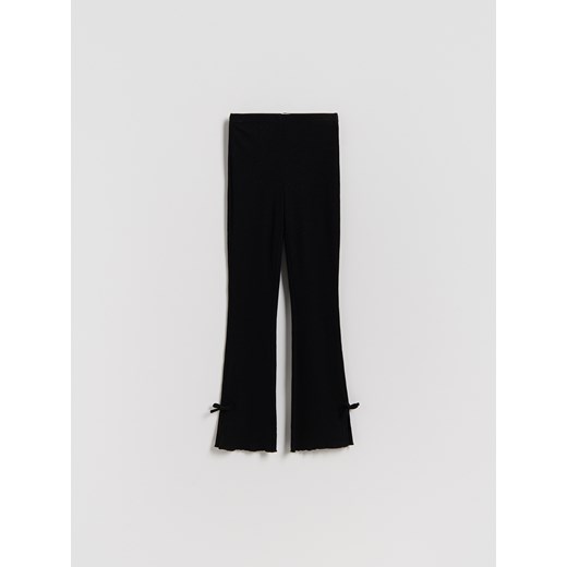 Reserved - Prążkowane spodnie z kokardkami - czarny ze sklepu Reserved w kategorii Spodnie dziewczęce - zdjęcie 187578954