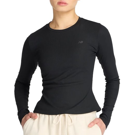 Koszulka damska New Balance WT53133BK - czarna ze sklepu streetstyle24.pl w kategorii Bluzki damskie - zdjęcie 187579023