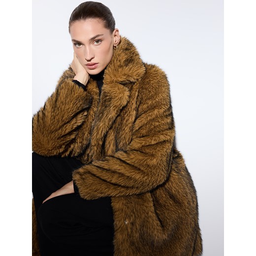Mohito - Sztuczne futro oversize - brązowy ze sklepu Mohito w kategorii Futra damskie - zdjęcie 187579762