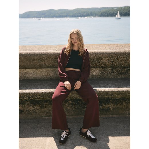 Reserved - Spodnie z szeroką nogawką - bordowy ze sklepu Reserved w kategorii Spodnie damskie - zdjęcie 187580113