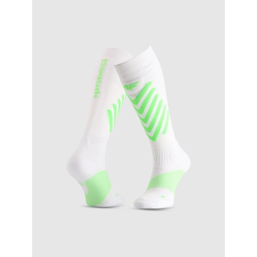 Męskie skarpety narciarskie 4F 4FRAW25UFSOM352 - białe ze sklepu Sportstylestory.com w kategorii Skarpetki męskie - zdjęcie 187580510