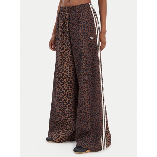 adidas Spodnie dresowe Leopard Firebird JW7302 Brązowy Wide Leg ze sklepu MODIVO w kategorii Spodnie damskie - zdjęcie 187582113