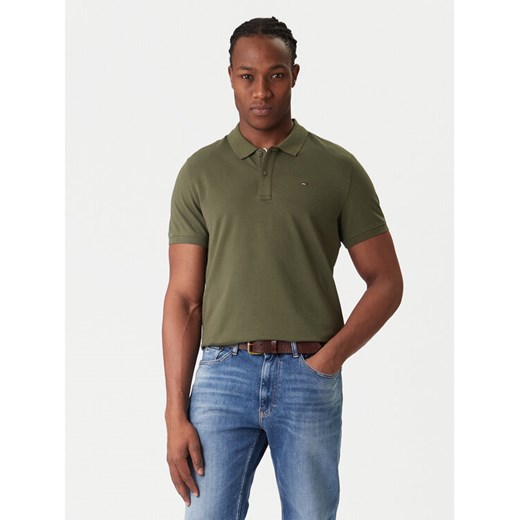 Tommy Jeans Polo DM0DM20676 Khaki Regular Fit ze sklepu MODIVO w kategorii T-shirty męskie - zdjęcie 187582144