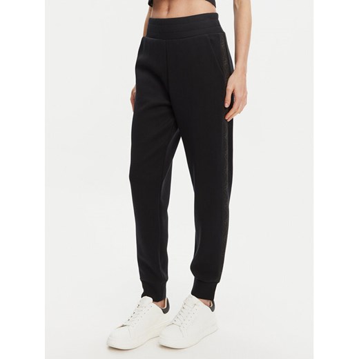 Guess Spodnie dresowe W5YB11 KBYE2 Czarny Regular Fit ze sklepu MODIVO w kategorii Spodnie damskie - zdjęcie 187588723