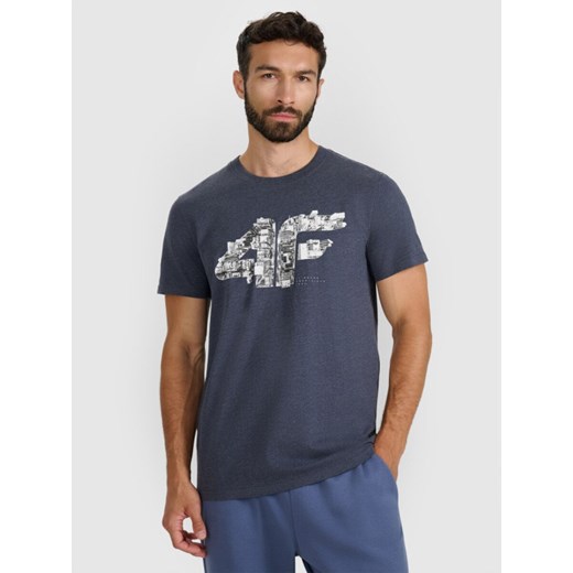 Męski t-shirt z nadrukiem 4F 4FWAW25TTSHM3132 - granatowy ze sklepu Sportstylestory.com w kategorii T-shirty męskie - zdjęcie 187592453