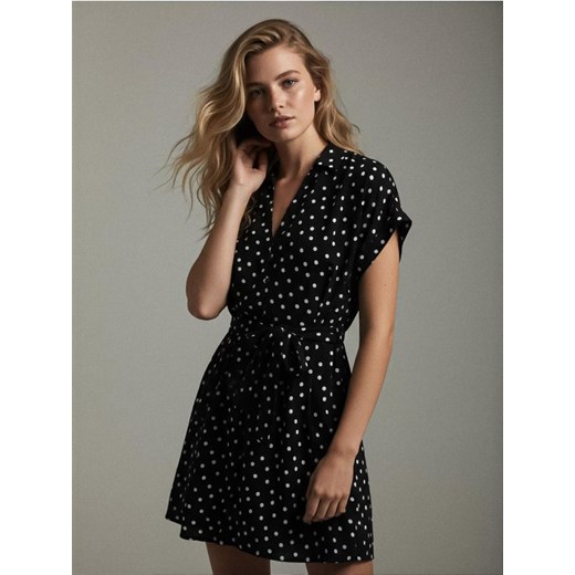 Sinsay - Wiskozowa sukienka mini w kropki - czarny ze sklepu Sinsay w kategorii Sukienki - zdjęcie 187597454