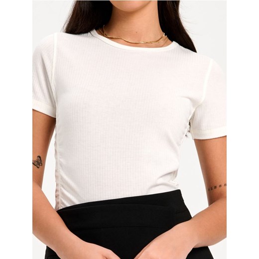 Sinsay - Prążkowana koszulka z marszczeniem - biały ze sklepu Sinsay w kategorii Bluzki damskie - zdjęcie 187600890