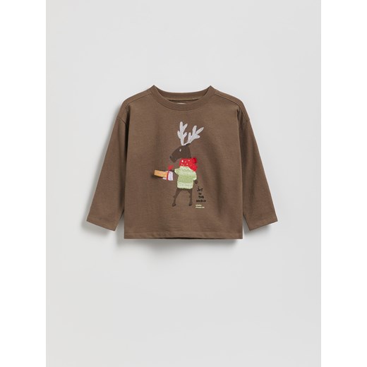 Reserved - Świąteczny longsleeve z nadrukiem - brązowy ze sklepu Reserved w kategorii T-shirty chłopięce - zdjęcie 187604494