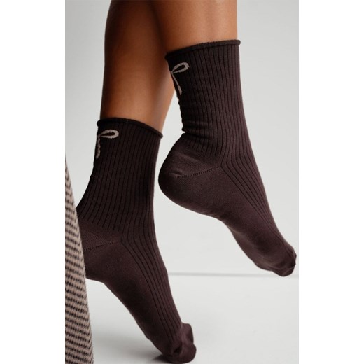 Skarpetki damskie bezuciskowe z kokardką brązowe 0200.193, Kolor brązowy, Rozmiar 37-41, Milena ze sklepu Primodo w kategorii Skarpetki damskie - zdjęcie 187605361