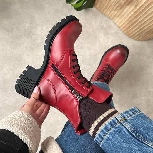 Czerwone skórzane botki damskie na traperze Filippo Dbt6501/25 ze sklepu suzana.pl w kategorii Botki - zdjęcie 187606773