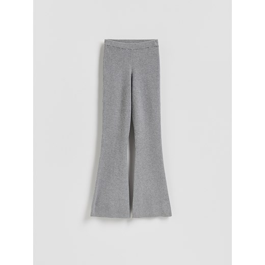 Reserved - Dzianinowe spodnie flare - jasnoszary ze sklepu Reserved w kategorii Spodnie damskie - zdjęcie 187607773