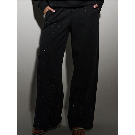 Sinsay - Dresowe spodnie z szeroką nogawką i brokatem - czarny ze sklepu Sinsay w kategorii Spodnie damskie - zdjęcie 187610032