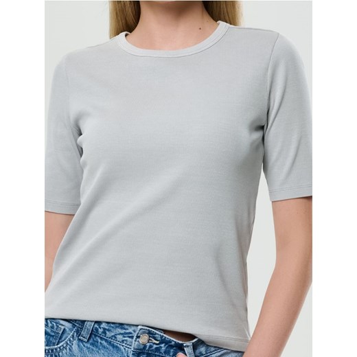 Sinsay - Prążkowana koszulka z krótkim rękawem - szary ze sklepu Sinsay w kategorii Bluzki damskie - zdjęcie 187610042