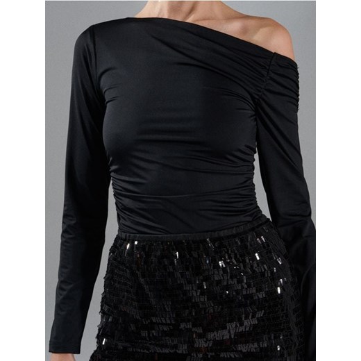 Sinsay - Body z asymetrycznym dekoltem i marszczeniami - czarny ze sklepu Sinsay w kategorii Bluzki damskie - zdjęcie 187610061