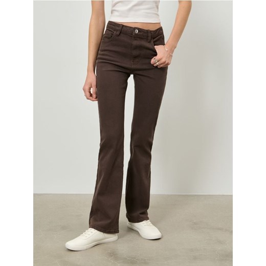 Sinsay - Bawełniane jeansy flare - brązowy ze sklepu Sinsay w kategorii Jeansy damskie - zdjęcie 187610171