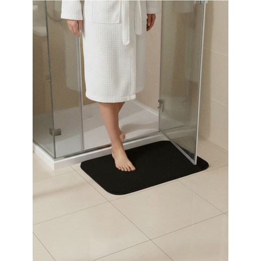 Sinsay - Dywanik łazienkowy - czarny ze sklepu Sinsay w kategorii Dywaniki łazienkowe - zdjęcie 187615412
