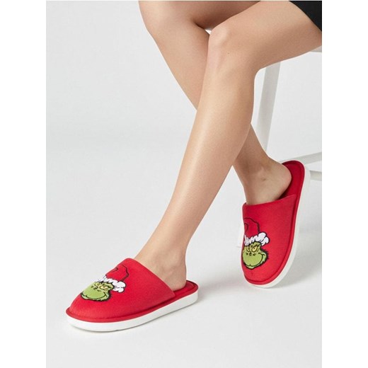 Sinsay - Ciepłe kapcie z motywem świątecznym Grinch - czerwony ze sklepu Sinsay w kategorii Kapcie damskie - zdjęcie 187615481