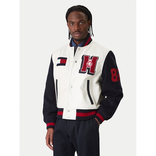 Tommy Hilfiger Kurtka bomber Varsity MW0MW41866 Écru Regular Fit ze sklepu MODIVO w kategorii Kurtki męskie - zdjęcie 187620591