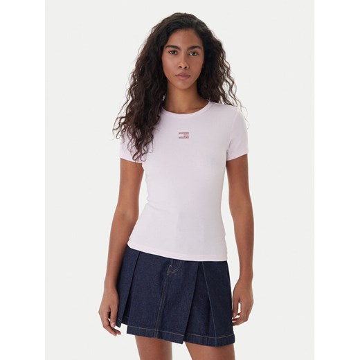 Tommy Jeans T-Shirt Badge DW0DW17881 Różowy Slim Fit ze sklepu MODIVO w kategorii Bluzki damskie - zdjęcie 187620624