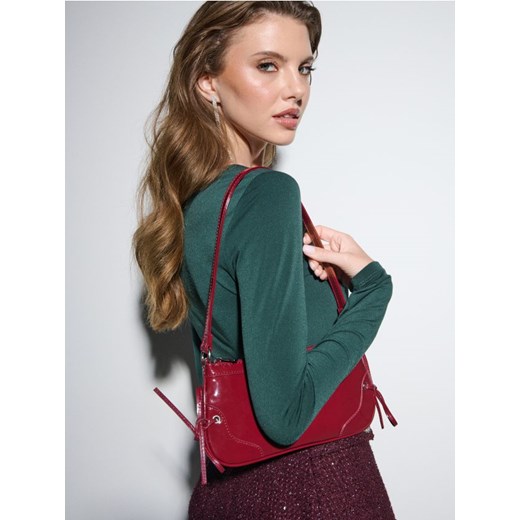 Sinsay - Mała lakierowana torebka na ramię - bordowy ze sklepu Sinsay w kategorii Torebki bagietki - zdjęcie 187625281