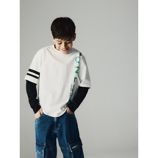 Reserved - Bawełniany longsleeve z nadrukiem - złamana biel ze sklepu Reserved w kategorii T-shirty chłopięce - zdjęcie 187632182