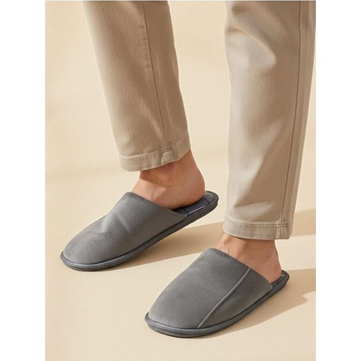 Sinsay - Kapcie - szary ze sklepu Sinsay w kategorii Kapcie męskie - zdjęcie 187634511