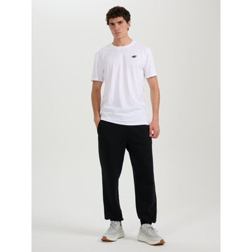 Męski t-shirt bez nadruku 4F 4FRMM00TTSHM3250 - biały ze sklepu Sportstylestory.com w kategorii T-shirty męskie - zdjęcie 187642283