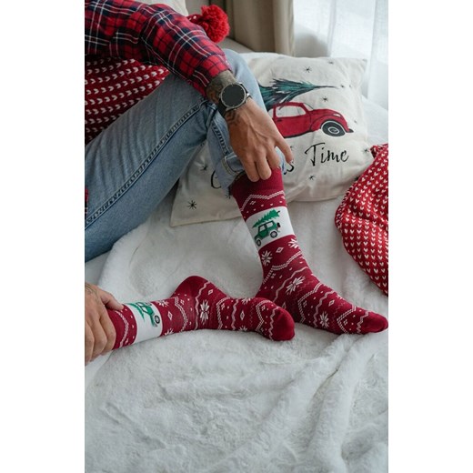 Skarpetki świąteczne męskie bordowe Samochód z choinką 1290.030, Kolor bordowy, Rozmiar 38-41, Milena ze sklepu Primodo w kategorii Skarpetki męskie - zdjęcie 187642491