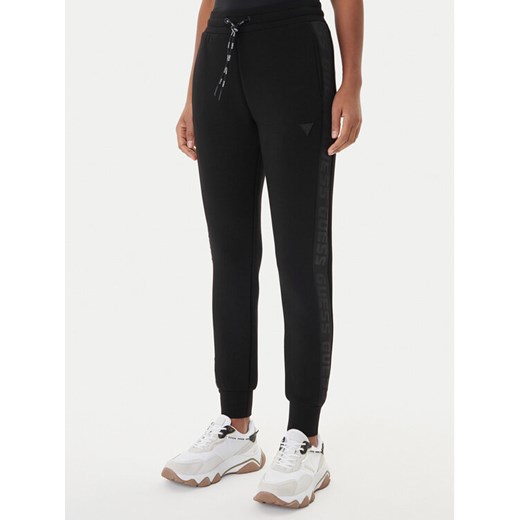 Guess Spodnie dresowe V2YB18 K7UW2 Czarny Regular Fit ze sklepu MODIVO w kategorii Spodnie damskie - zdjęcie 187646460