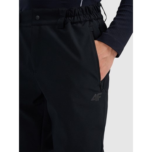 Męskie spodnie narciarskie shoftshellowe 4F 4FWAW25TFTRM1156 - czarne L Sportstylestory.com