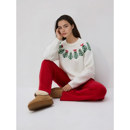 Reserved - Sweter ze świątecznym wzorem - złamana biel ze sklepu Reserved w kategorii Swetry damskie - zdjęcie 187652122