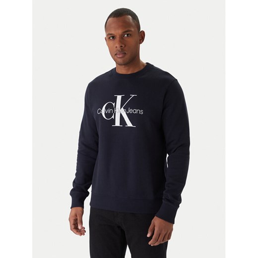 Calvin Klein Jeans Bluza J30J320933 Granatowy Regular Fit ze sklepu MODIVO w kategorii Bluzy męskie - zdjęcie 187654182