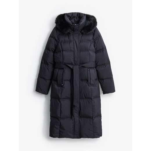 Mohito - Pikowany czarny płaszcz z naturalnym puchem - czarny ze sklepu Mohito w kategorii Płaszcze damskie - zdjęcie 187665874