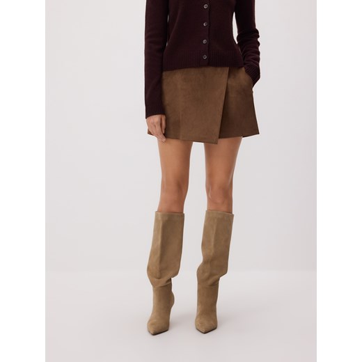 Reserved - Szorty z zakładką - beżowy ze sklepu Reserved w kategorii Szorty - zdjęcie 187666060