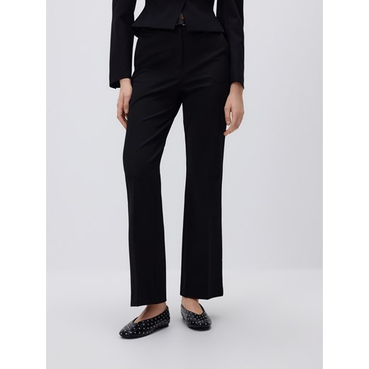 Reserved - Spodnie flare z paskiem - czarny ze sklepu Reserved w kategorii Spodnie damskie - zdjęcie 187666350