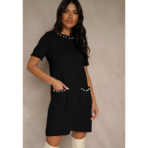 Czarna Sweterkowa Sukienka Trapezowa z Perełkami przy Dekolcie i Kieszeniach Fenatusa ze sklepu renee.pl w kategorii Sukienki - zdjęcie 187667363