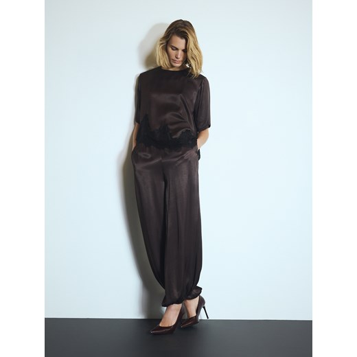 Reserved - Spodnie z wiskozy - ciemnobrązowy ze sklepu Reserved w kategorii Spodnie damskie - zdjęcie 187667471
